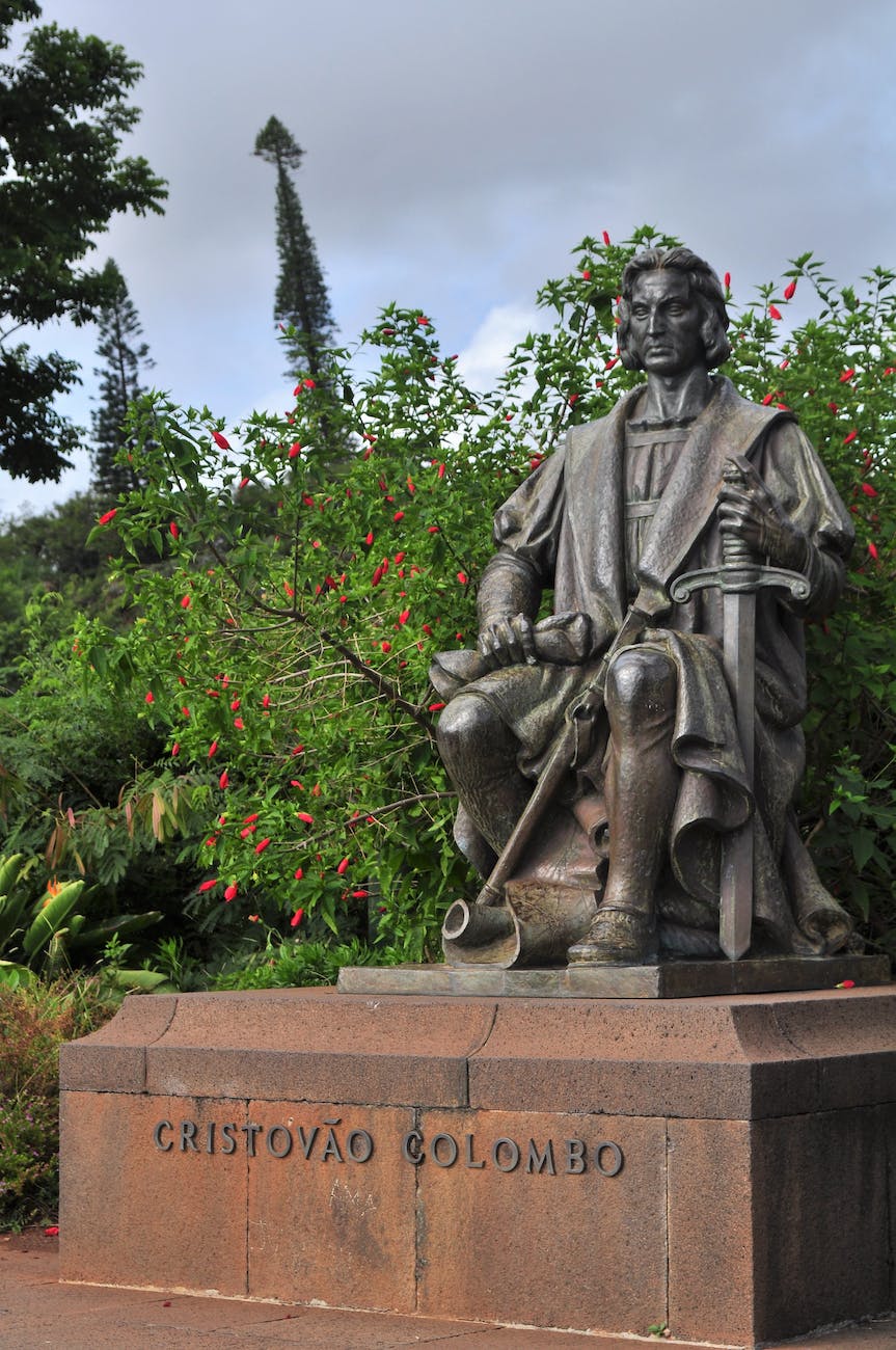gray concrete statue of man